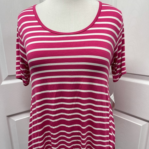 LuLaRoe Tops - LuLaRoe Small Pink & White Stripe Perfect T Shirt